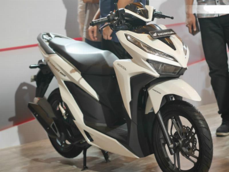 Hinh anh Honda Vario 125 terbaru 2024 luot nhe nhang tren duong pho do thi sinh dong